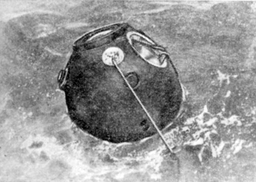 Рис. 3.22. Спускаемый аппарат АМС «Зонд-5» в Индийском океане